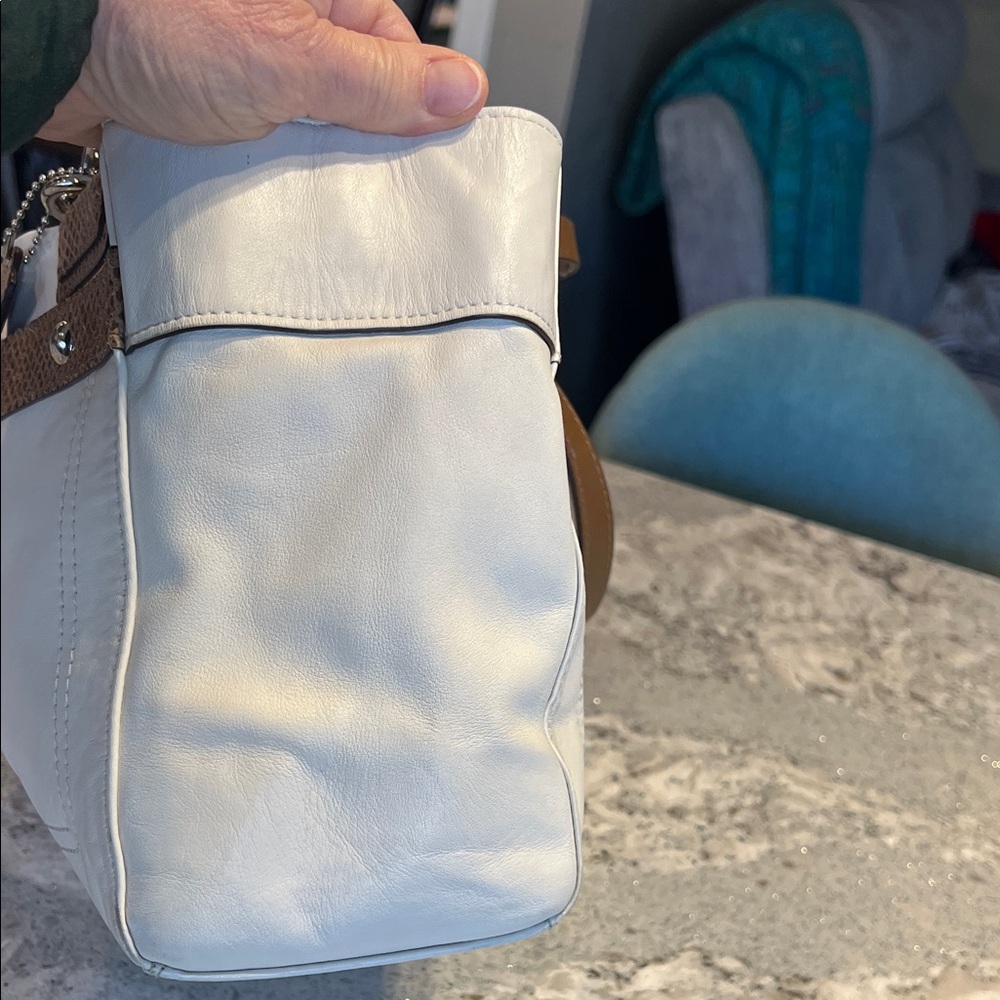 Vintage Coach Penelope Ivory and Brown Shoulder/Crossbody Bag - Picture 6 of 14
